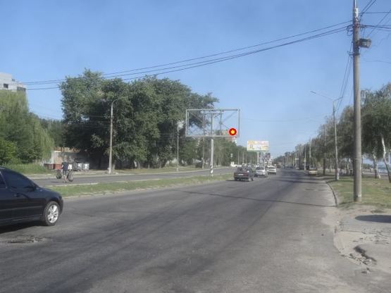 Фото рекламной плоскости по адресу Набережна магістраль  – пішохідний міст(призматрон), напрямок руху до вокзалу