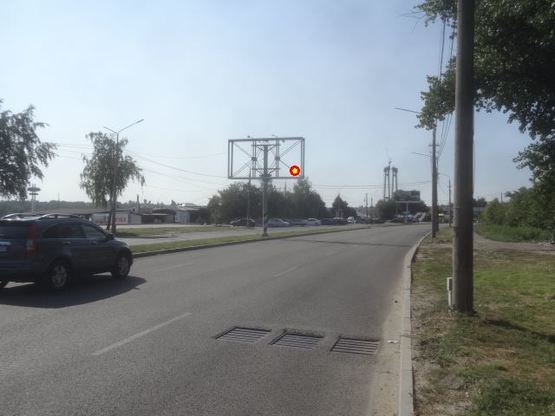 Фото рекламной плоскости по адресу Набережна магістраль  – пішохідний міст(призматрон), напрямок руху до порту