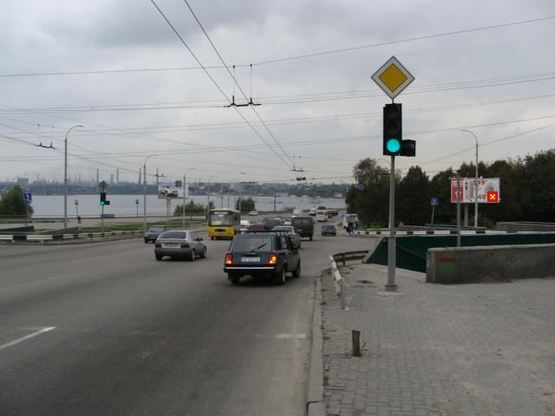 Фото рекламной плоскости по адресу вул.Гребельна  - р-н Правобережного пляжу, ДГЕС, ст.А (призматрон)