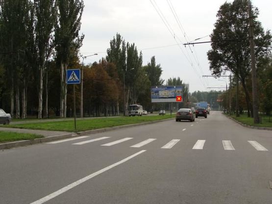 Фото рекламной плоскости по адресу вул.Бородинська, 6,  напрямок руху до райадміністрації (призматрон)