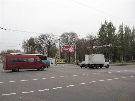 Фото рекламной плоскости по адресу пр.Леніна — пл.Свободи (призматрон)