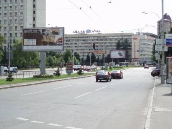 Фото рекламної площини за адресою Кутузова ул. / Старонаводницкая ул.