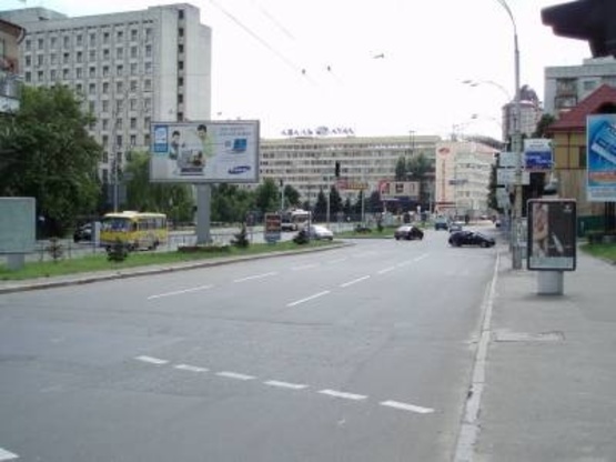 Фото рекламної площини за адресою Кутузова ул. / Старонаводницкая ул.