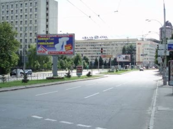 Фото рекламної площини за адресою Кутузова ул. / Старонаводницкая ул.