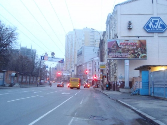 Фото рекламной плоскости по адресу Антоновича (Горького),  62  ( за 50 м до перекрёстка с ул.Ивана Фёдорова )
