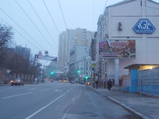 Фото рекламної площини за адресою Антоновича (Горького),  62  ( за 50 м до перекрёстка с ул.Ивана Фёдорова )