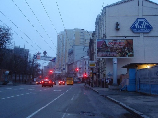 Фото рекламной плоскости по адресу Антоновича (Горького),  62  ( за 50 м до перекрёстка с ул.Ивана Фёдорова )