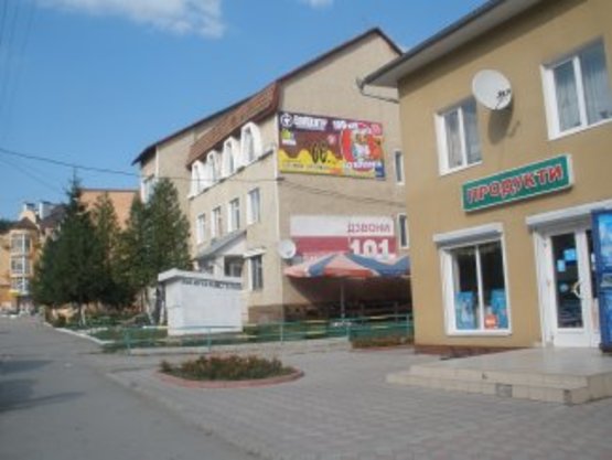 Фото рекламної площини за адресою м.Тлумач вул. Кармелюка 1( центр)