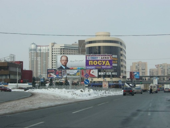 Фото рекламной плоскости по адресу Сверстюка Євгена (М.Расковой) / Р.Окіпної, рух до М"Лівобережна"
