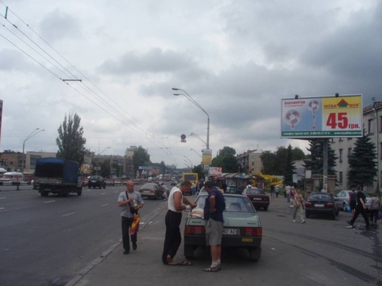 Фото рекламної площини за адресою Победы проспект, 83/2, выход ст.М"Святошино"