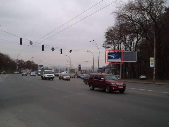 Фото рекламной плоскости по адресу Дружбы Народов бульвар (площадь ГВОВ) зелёная зона - ( 1 )