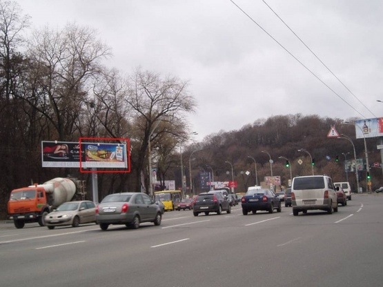 Фото рекламної площини за адресою Дружбы Народов бульвар (площадь ГВОВ) зелёная зона - ( 1 )