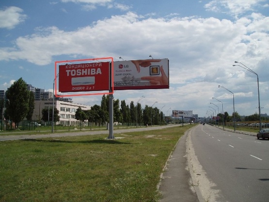 Фото рекламной плоскости по адресу Оболонский проспект, 2 (разделитель), по ходу от Метро"Оболонь" через 100м к Петровке
