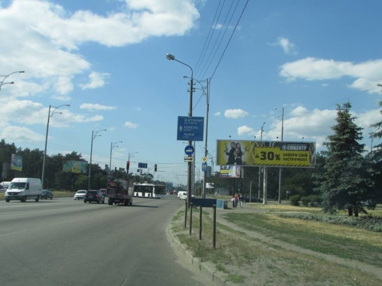 Фото рекламної площини за адресою Братиславская / пр. Лесной