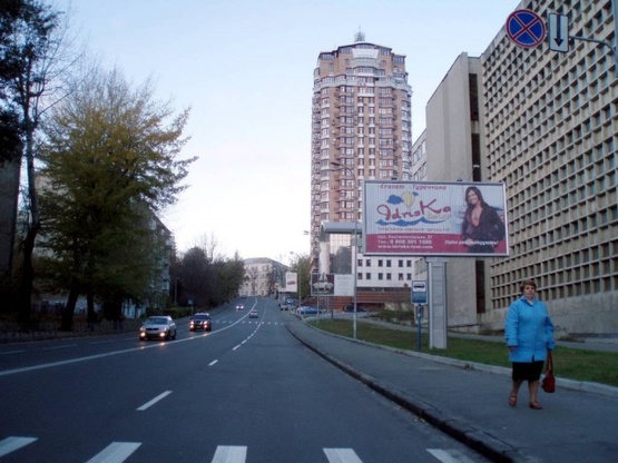 Фото рекламной плоскости по адресу Кловский спуск, 8 (Институтская)