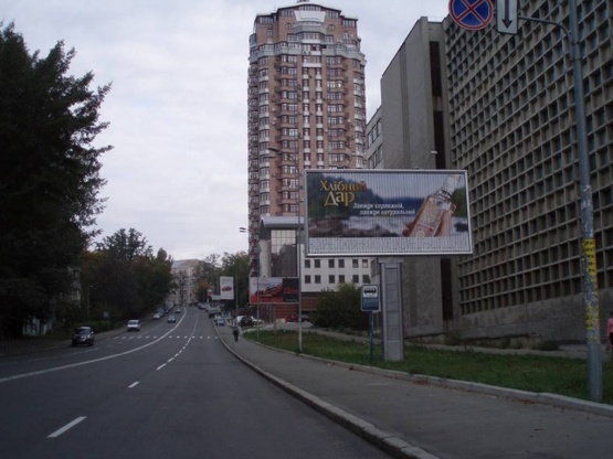 Фото рекламной плоскости по адресу Кловский спуск, 8 (Институтская)