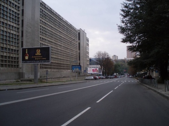 Фото рекламной плоскости по адресу Кловский спуск, 8 (Институтская)