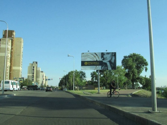 Фото рекламной плоскости по адресу Днепровская Набережная(между Серафим./Тычины)