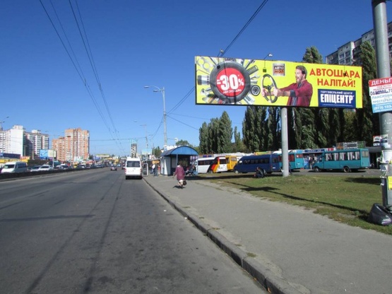 Фото рекламной плоскости по адресу Палладина проспект, 24 (М"Академгородок", на зелёной зоне)