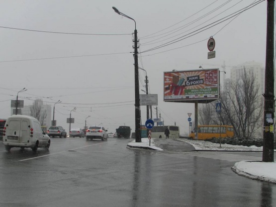 Фото рекламної площини за адресою Братиславская / Андрея Малышко ул.