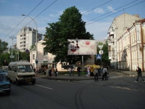 Фото рекламной плоскости по адресу Московская,3(на углу Инженерного пер.)