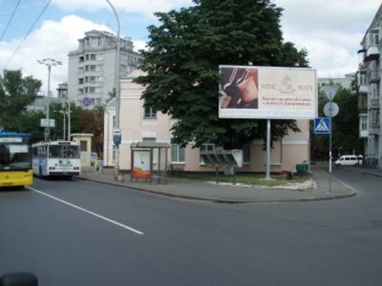 Фото рекламної площини за адресою Московская,3(на углу Инженерного пер.)