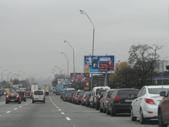 Фото рекламної площини за адресою Броварской проспект (за 300м до М"Лесная" на въезд в Киев)