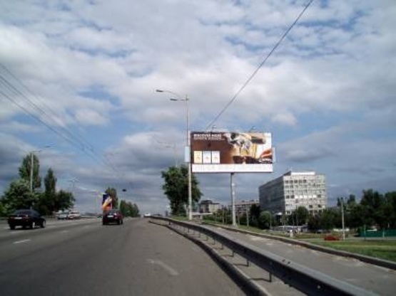 Фото рекламної площини за адресою Березняковская ул./ Воссоединения проспект