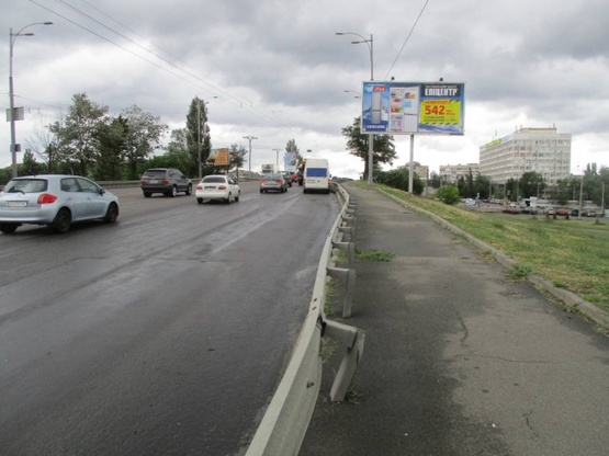 Фото рекламной плоскости по адресу Березняковская ул./ Воссоединения проспект