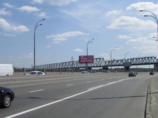 Фото рекламной плоскости по адресу Набережно-Рибальська дорога, (200 метрів  до Петрівського мосту) рух в напрямку центру міста, ліворуч