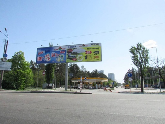 Фото рекламної площини за адресою Харьковская площадь (на территории АЗС БРСМ за поворотом на Бортничи)