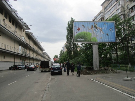 Фото рекламной плоскости по адресу Оболонський проспект, 33  (Dream Town II), рух до М"Мінська"