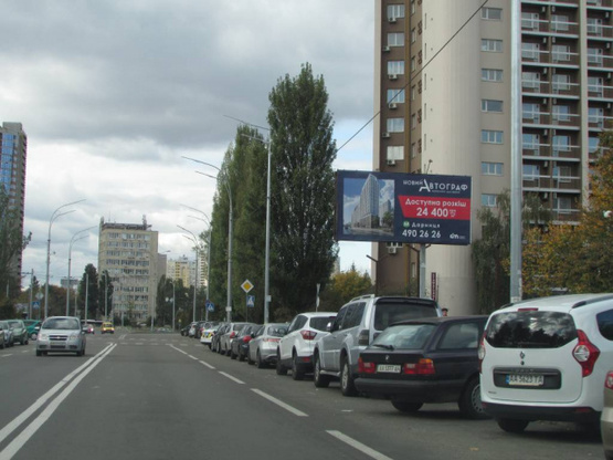 Фото рекламной плоскости по адресу Андрія Малишка, 1 (біля Готель Братислава)