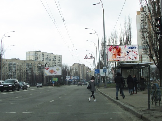 Фото рекламної площини за адресою Героїв Сталінграда проспект, 12Г (корп.2)  за світлофором