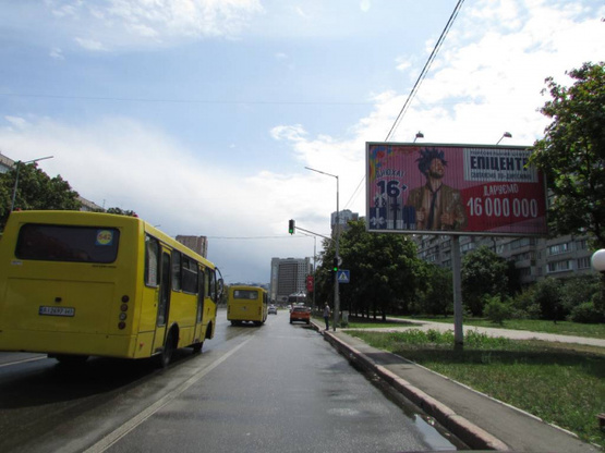 Фото рекламной плоскости по адресу вул. Митрополита Андрея Шептицького (Луначарського), 24 напроти
