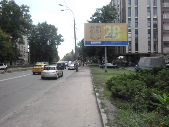 Фото рекламної площини за адресою Кирилівська (Фрунзе), 123 в напрямку руху до центру міста