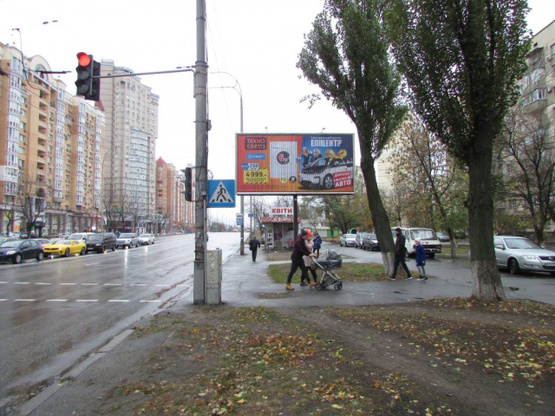 Фото рекламной плоскости по адресу Героїв Сталінграду проспект, 3/12 (світлофор) напрямок руху до проспекту Степана Бандери