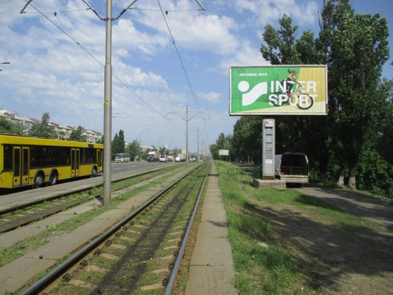 Фото рекламної площини за адресою Харківське шосе, 46 навпроти, рух до Дарницької площі