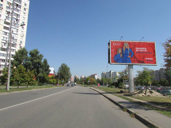 Фото рекламної площини за адресою Оноре де Бальзака 55В, за 100 метрів руху до ТЦ "РайОN" та вул.Миколи Лаврухіна
