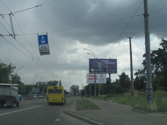 Фото рекламної площини за адресою Перова бульвар, 4 навпроти