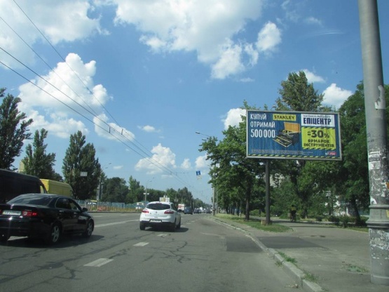 Фото рекламной плоскости по адресу Перова бульвар, 14 / Алішера Навої (за перехрестям)