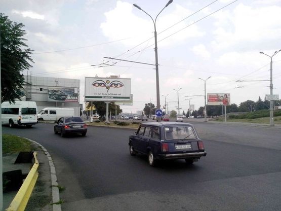 Фото рекламної площини за адресою Новый мост р-н Цирка