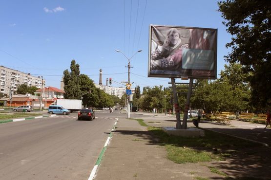 Фото рекламної площини за адресою ул. Александрийская угол ул. 1 Мая