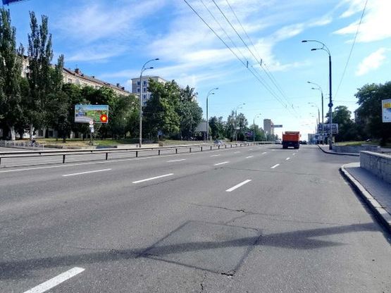 Фото рекламної площини за адресою Дружбы народов бул.-Чешская ул. 5-17Б к Патона