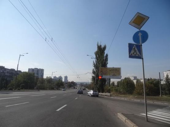 Фото рекламной плоскости по адресу Вoссoединения пр. , выезд с  ул. М.Раскoвoй