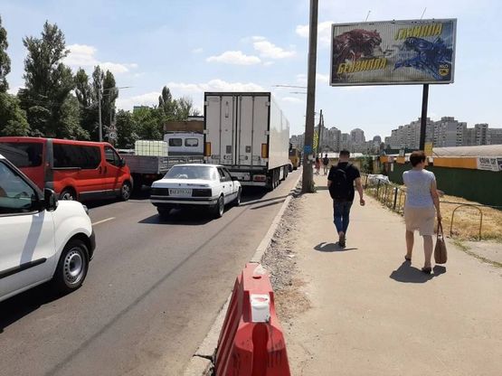 Фото рекламной плоскости по адресу Палладина акад. 31 напроив к Победы