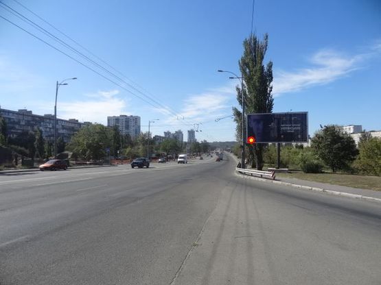 Фото рекламной плоскости по адресу Вoссoединения пр. , выезд с  ул. М.Раскoвoй