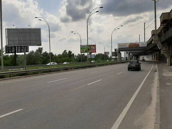 Фото рекламної площини за адресою Дарницкий мост, раздельтель №1 в центр