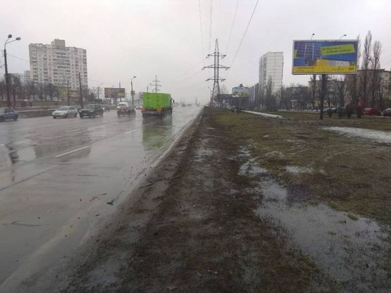 Фото рекламной плоскости по адресу Братиславская ул. 14 напротив в сторону Троещины