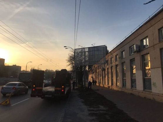 Фото рекламної площини за адресою Луговая 1, к Автозаводской